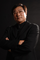 公司员工接受“时尚王子”王新元教授系统培训